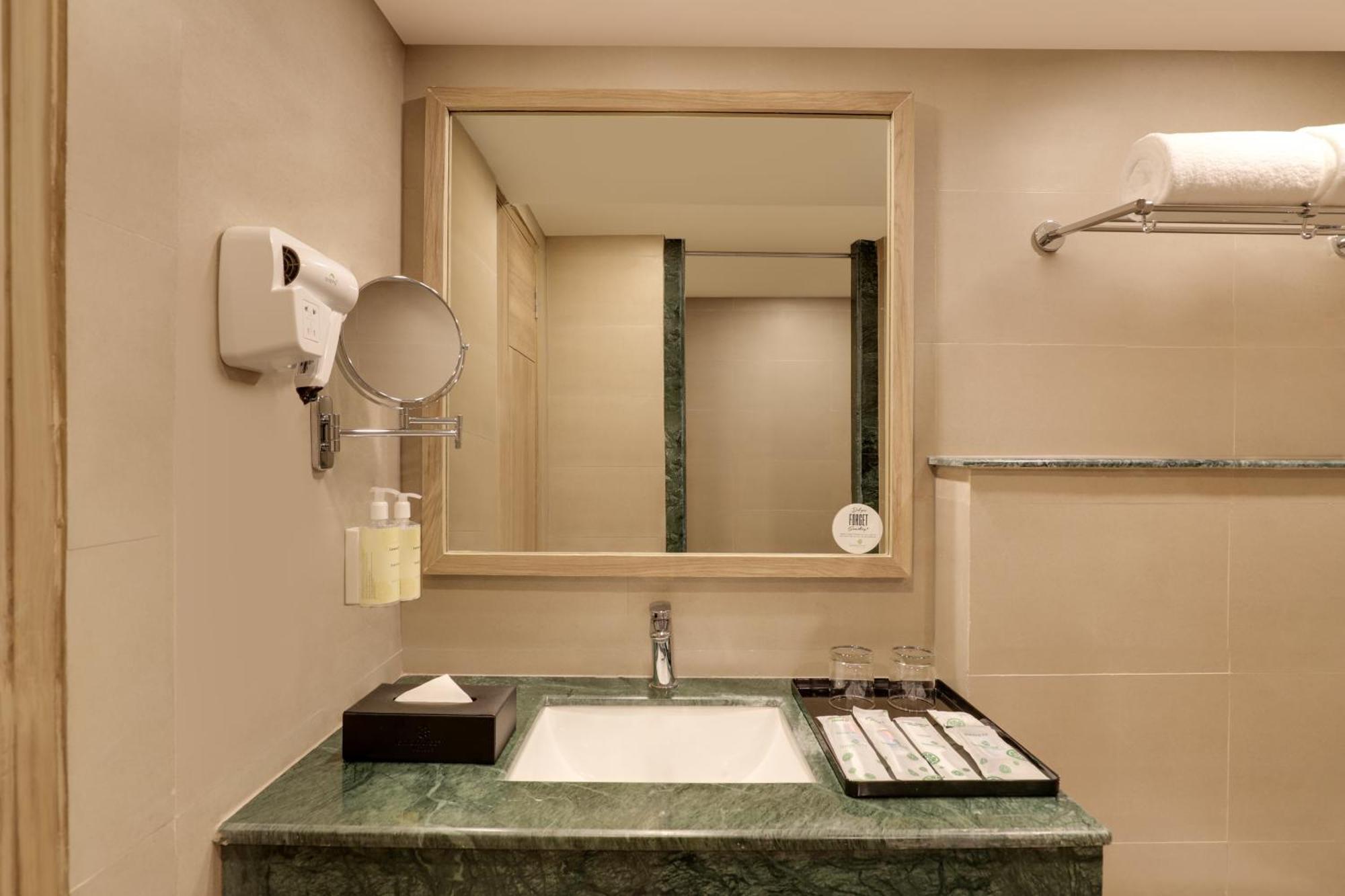 Lemon Tree Hotel, Rishīkesh Zewnętrze zdjęcie