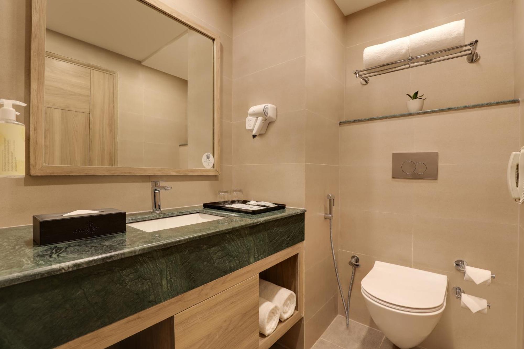 Lemon Tree Hotel, Rishīkesh Zewnętrze zdjęcie