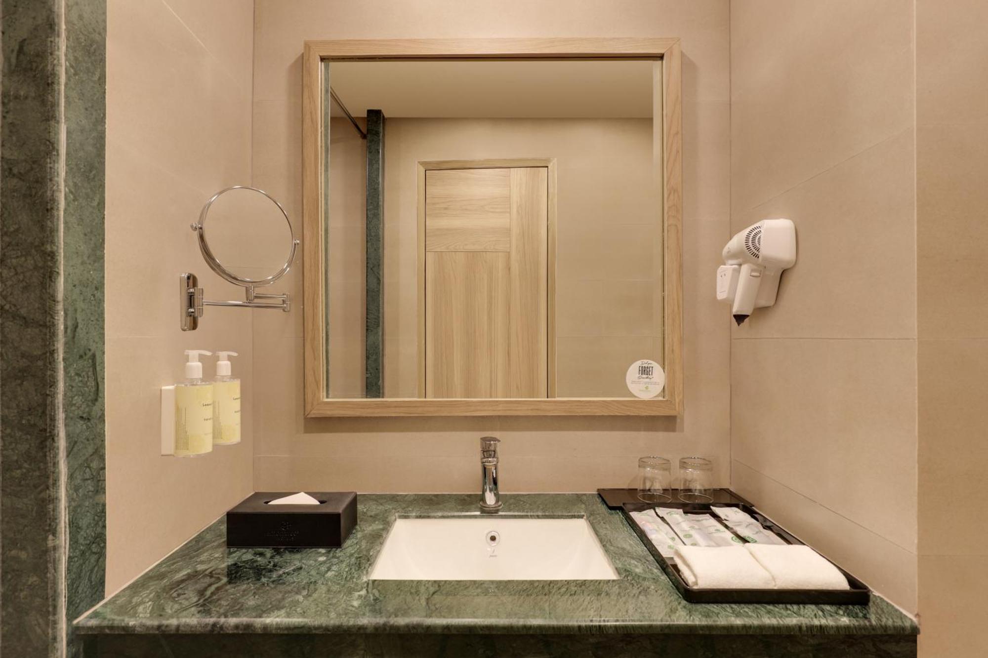 Lemon Tree Hotel, Rishīkesh Zewnętrze zdjęcie